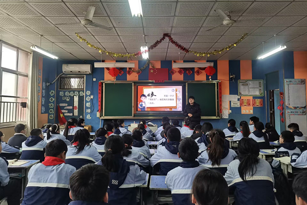 平邑县第二实验小学开展开学第一课主题教育活动