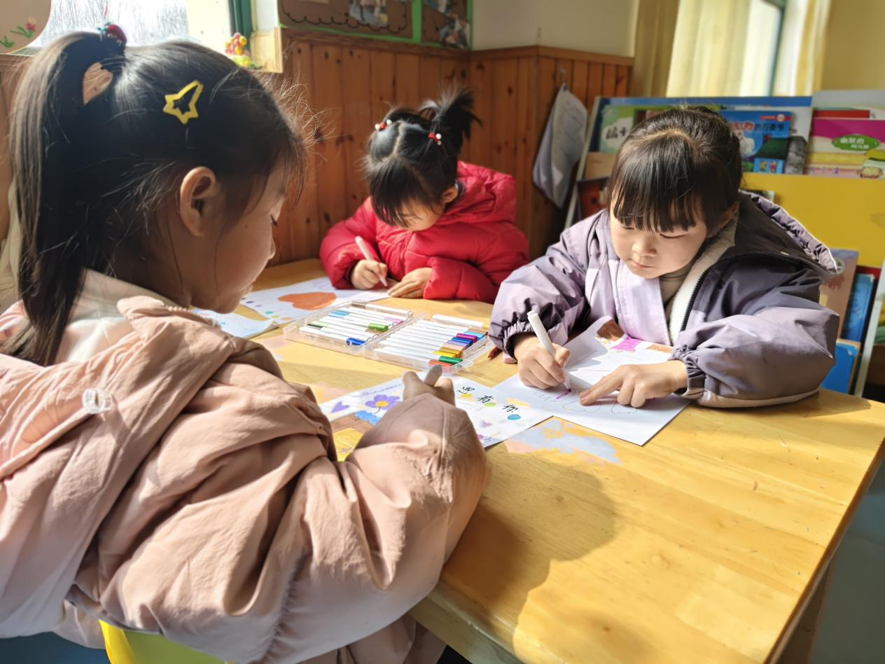 平邑县丰阳镇中心幼儿园开展“一块捐书”感恩活动