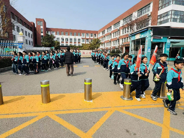 平邑县第四实验小学路队比赛顺利开展(图2)