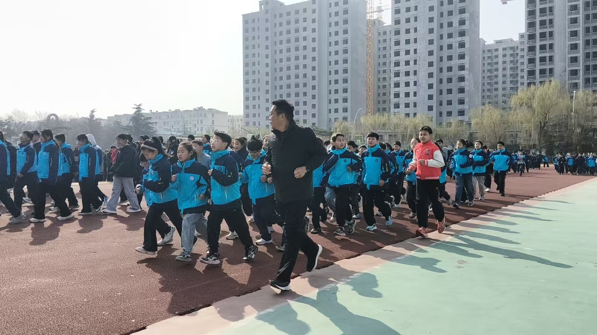 活力课间 快乐成长——平邑兴蒙学校开展大课间体质健康训练活动(图2)