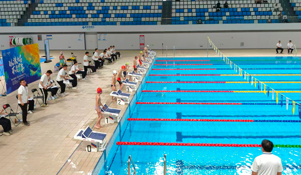 平邑县第二实验小学游泳健儿闪耀临沂市青少年游泳邀请赛(图1)