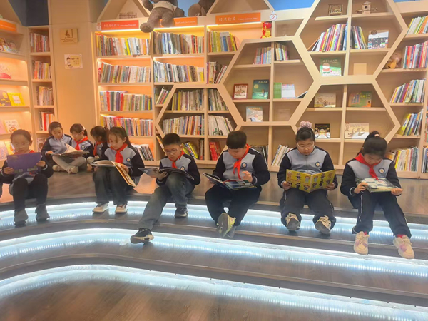 平邑县第二实验小学开展第九届读书活动之“新华・悦见书香”主题活动(图2)