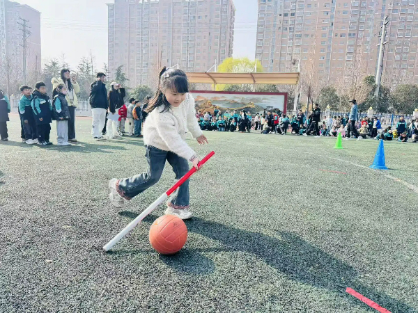 平邑县第四实验小学举办春季趣味运动会(图2)