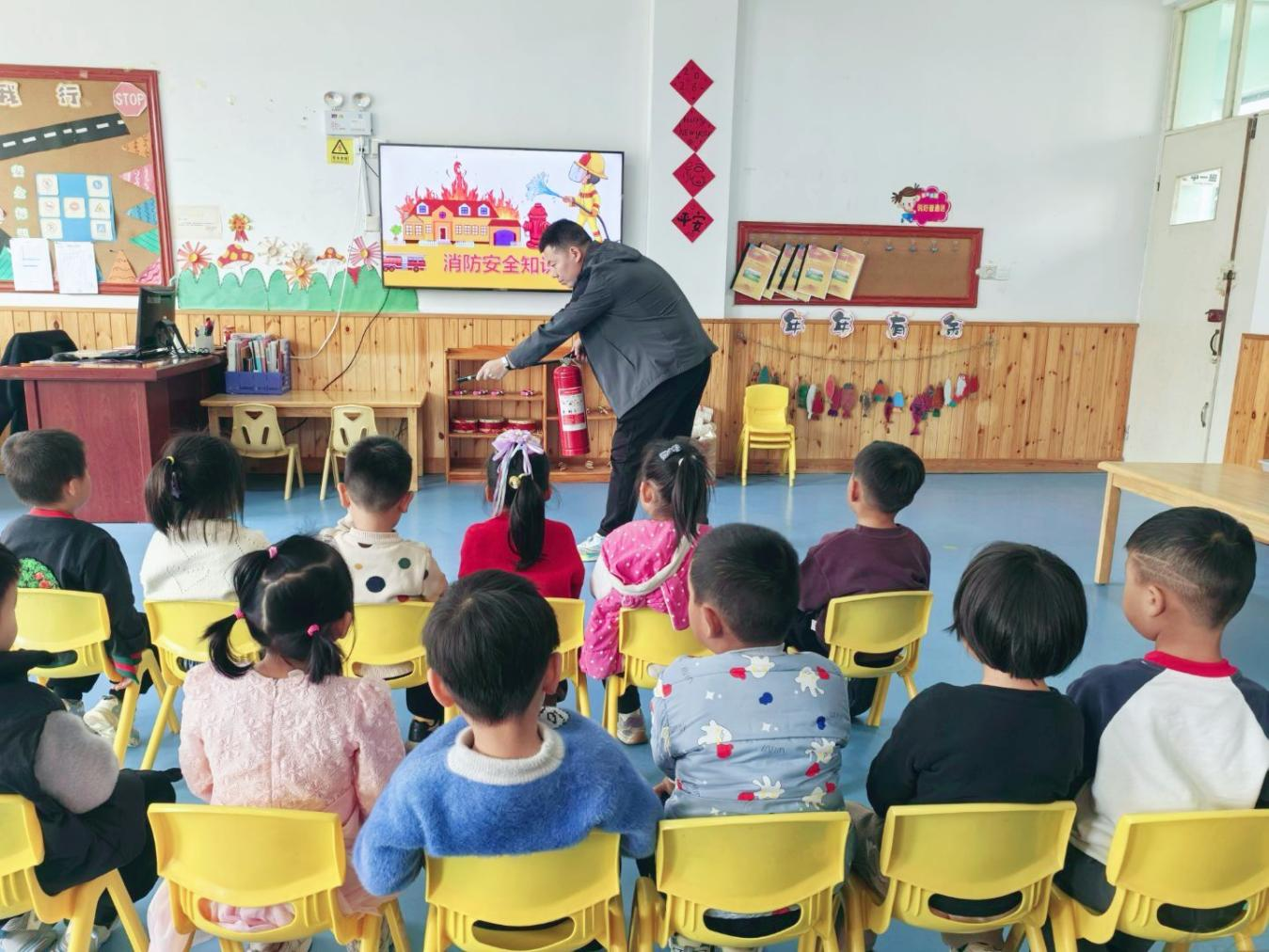 平邑县丰阳镇中心幼儿园开展消防应急演练活动