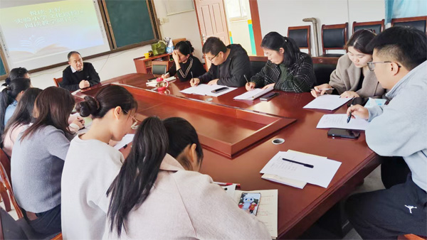 【山东平邑】实验小学文化路校区扎实推进“悦读·美好”师生共读主题活动(图3)