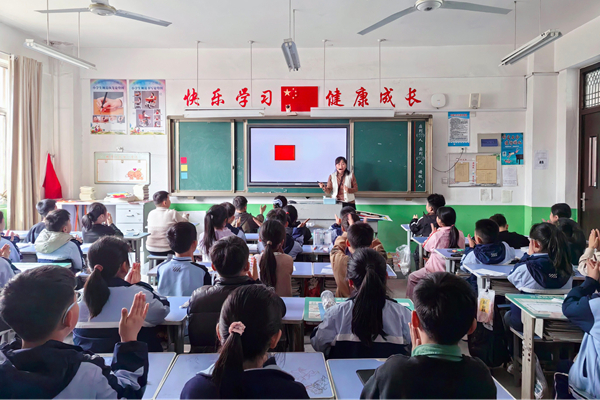 平邑县第二实验小学开展教师基本功核心素养展示活动