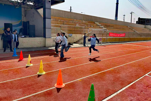 平邑县第二实验小学举办体质健康类校园吉尼斯挑战赛(图2)