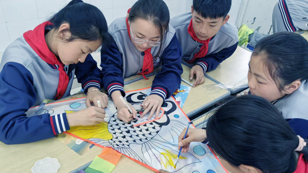 【山东平邑】实验小学第三校区开展手绘风筝主题实践活动(图1)