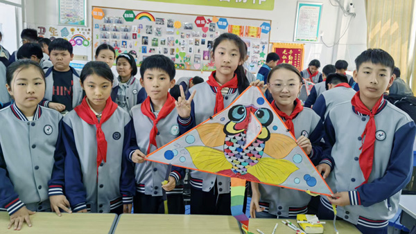 【山东平邑】实验小学第三校区开展手绘风筝主题实践活动(图2)