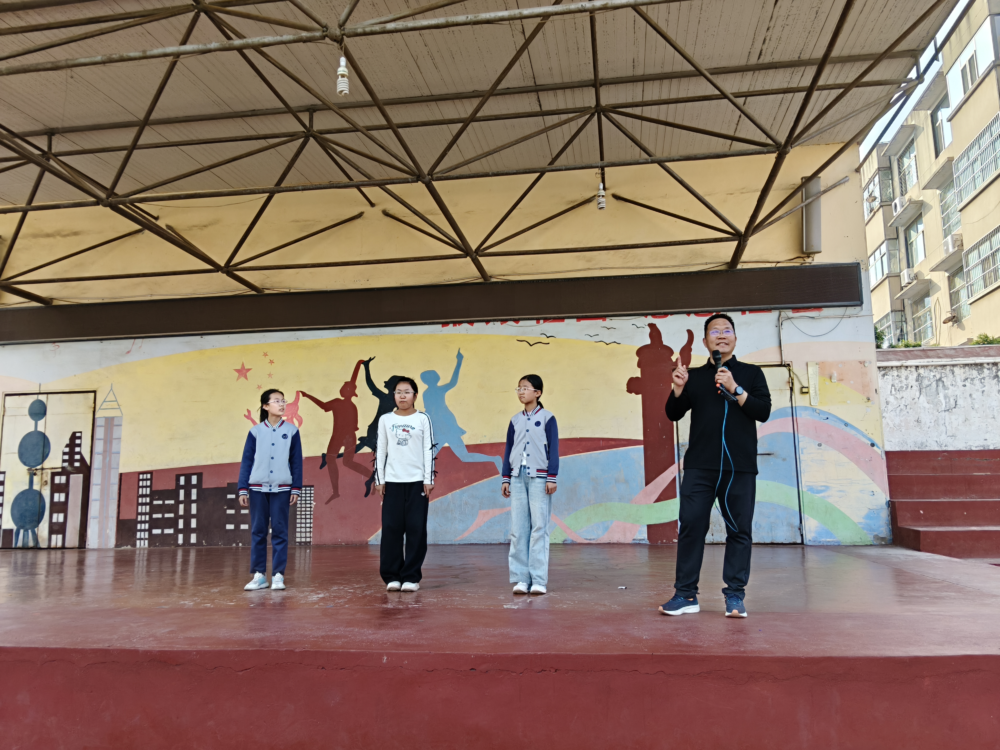 绳采飞扬跃动青春——平邑兴蒙学校五年级跳绳比赛圆满落幕(图3)