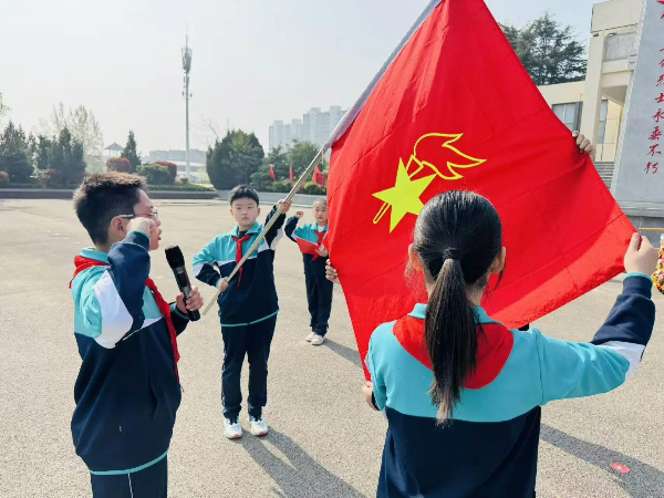 平邑县第四实验小学开展清明祭扫主题活动(图4)