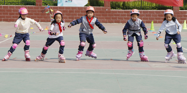 【山东平邑】实验小学第三校区成功举办校园轮滑竞速赛​(图2)