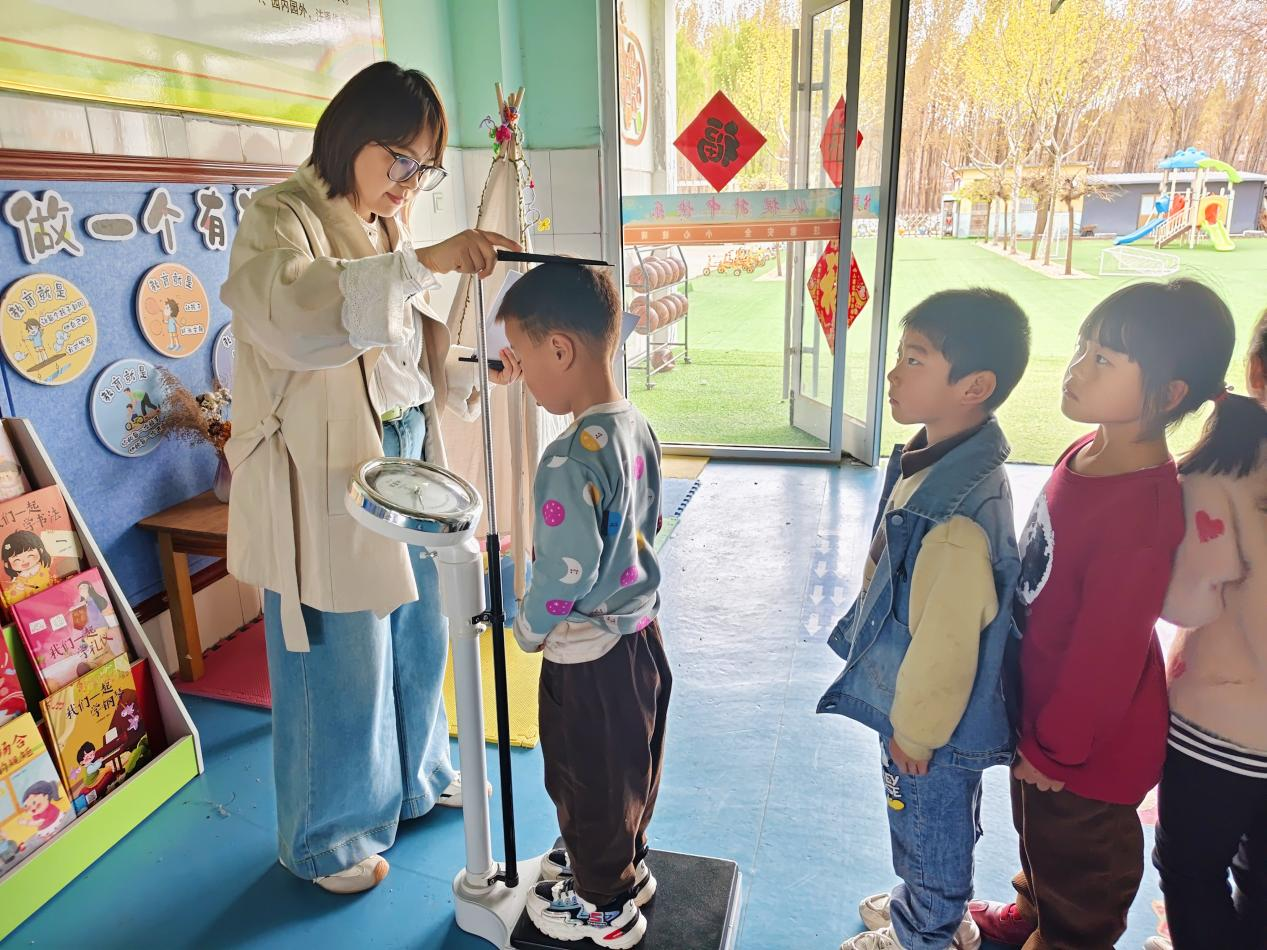 平邑县丰阳镇中心幼儿园开展春季健康查体活动