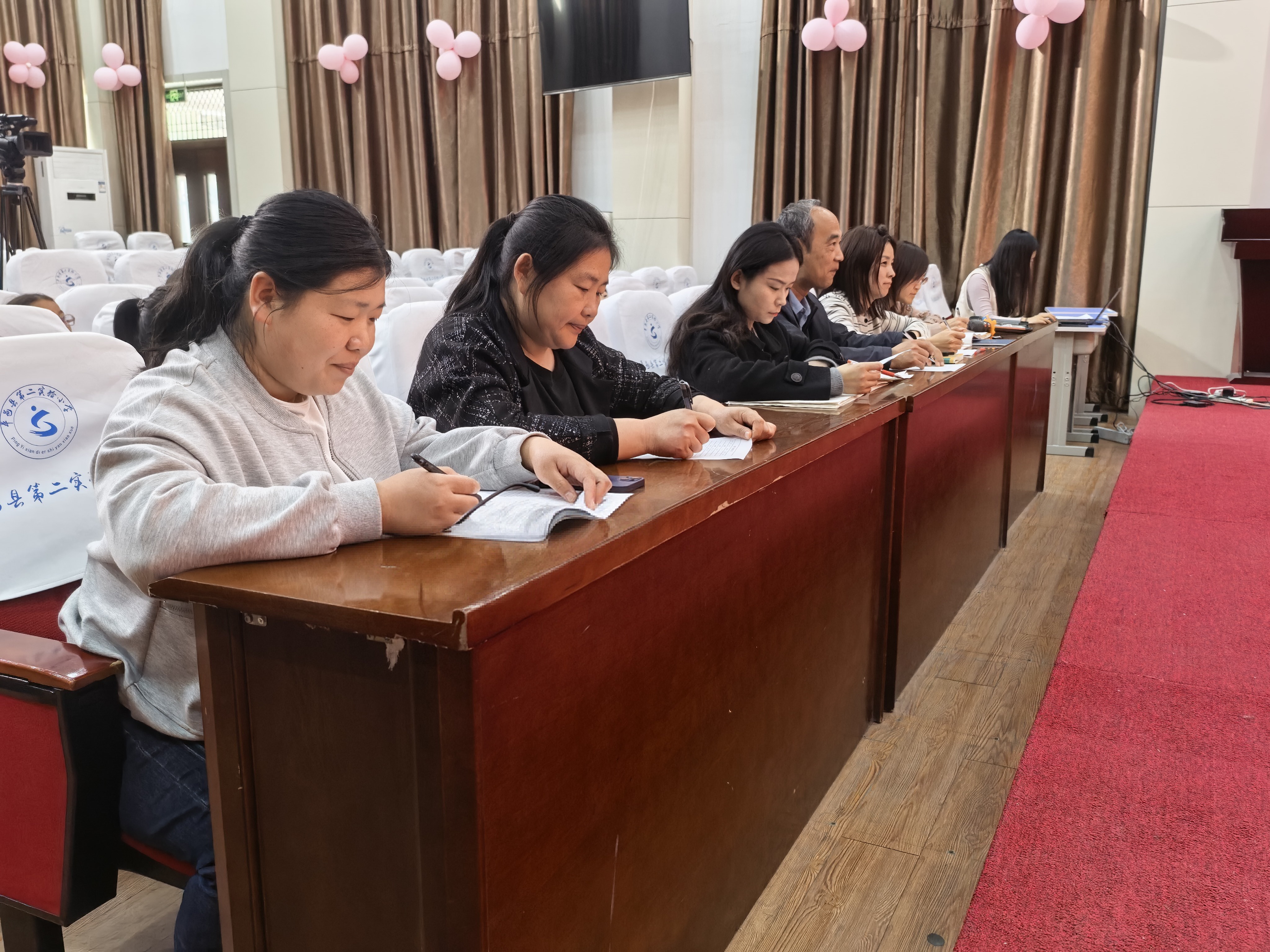 平邑县第二实验小学举行第九届读书活动之“故事大王”比赛(图2)