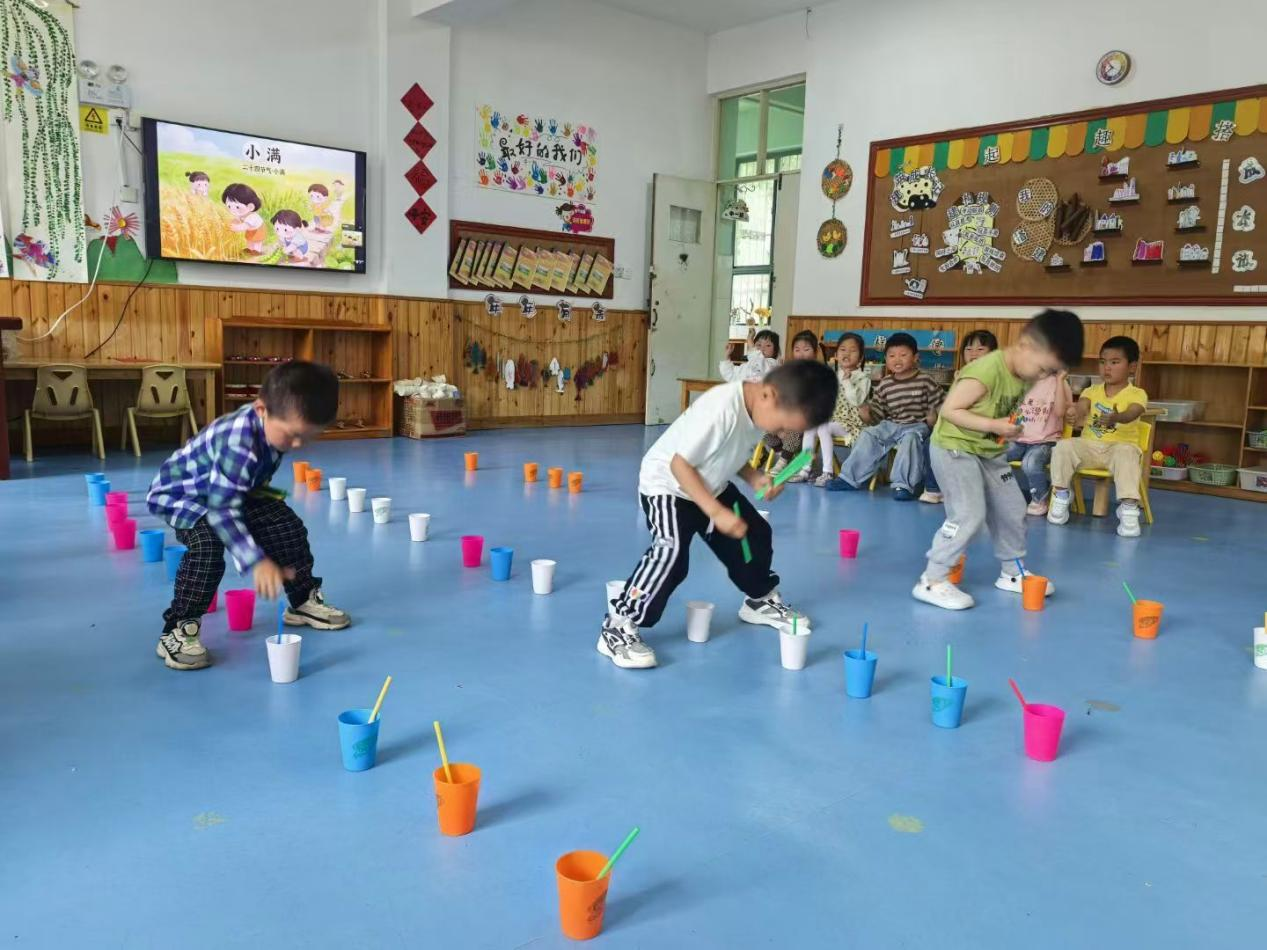 平邑县丰阳镇中心幼儿园开展小满节气主题活动(图1)