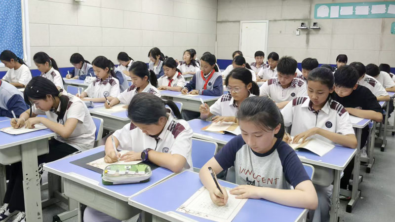【山东平邑】实验小学举行师生硬笔书法赛(图2)