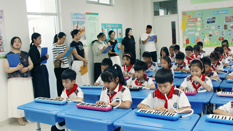 【家校共育】平邑县实验小学第三校区举办“家长进课堂”评价特色课程活动(图4)