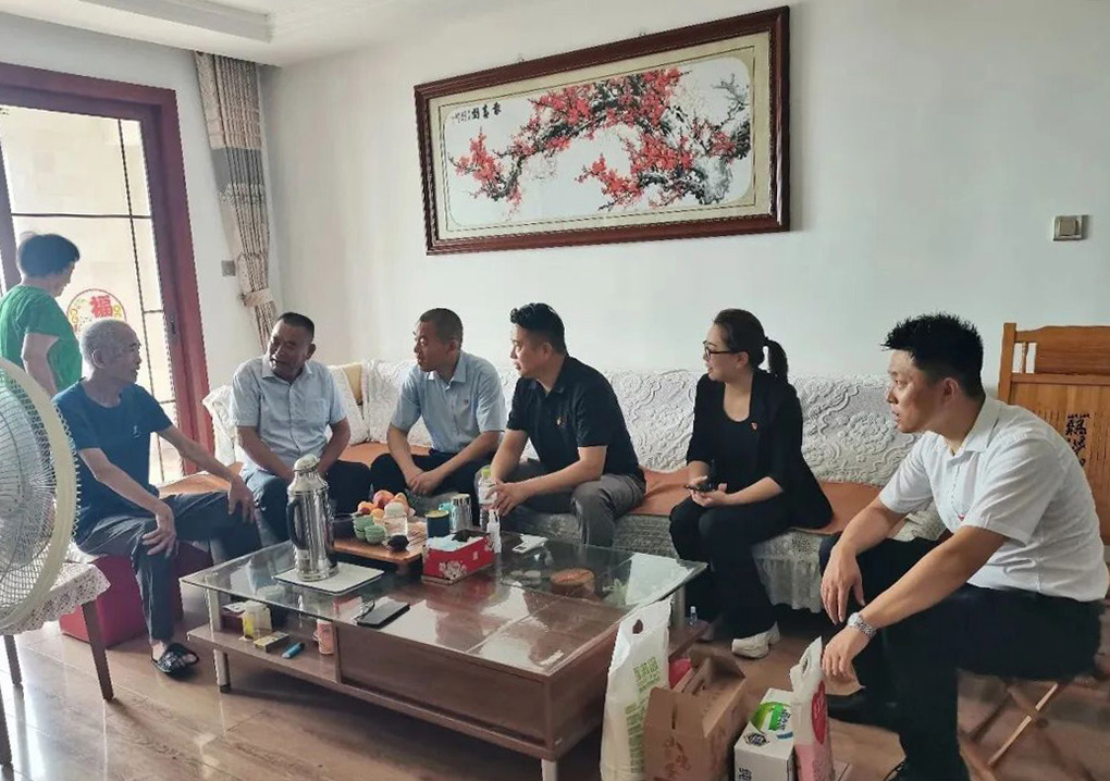 沂河新区物业管理协会开展退役军人走访慰问活动 