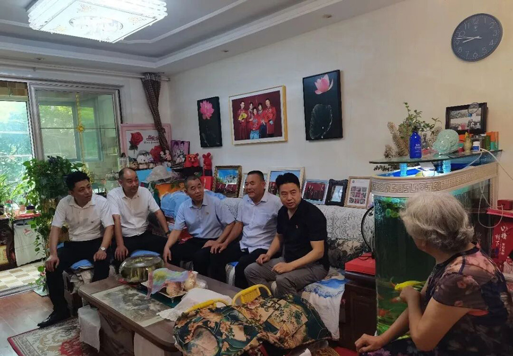 沂河新区物业管理协会开展退役军人走访慰问活动 (图2) 沂河新区物业管理协会开展退役军人走访慰问活动 (图2)
