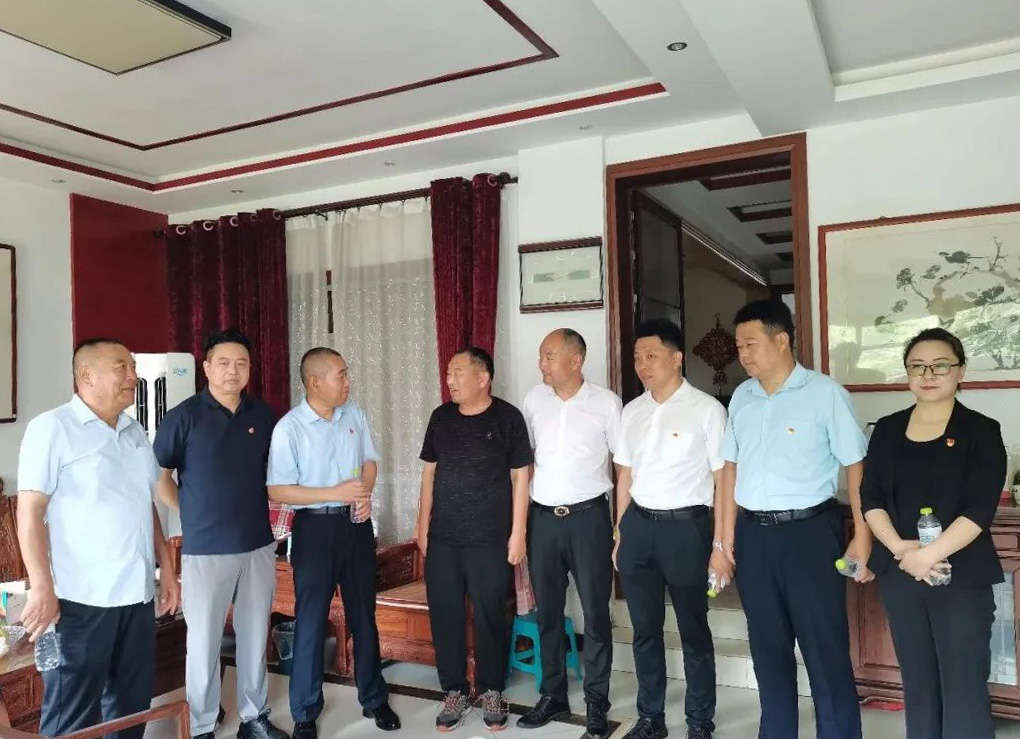 沂河新区物业管理协会开展退役军人走访慰问活动 (图3) 沂河新区物业管理协会开展退役军人走访慰问活动 (图3)