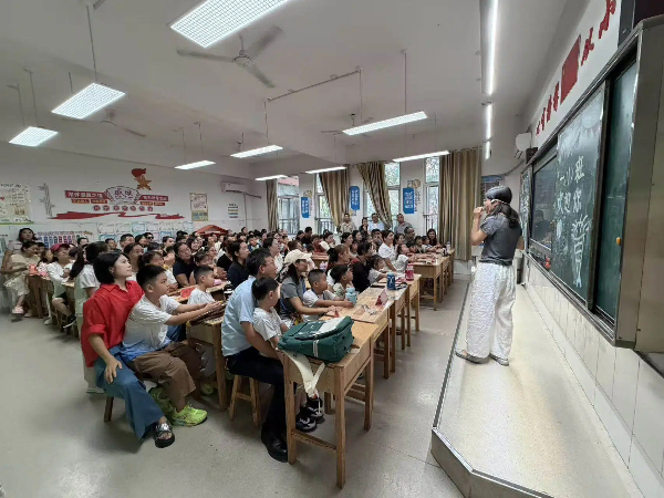 平邑县第四实验小学举行一年级新生入学仪式(图2)