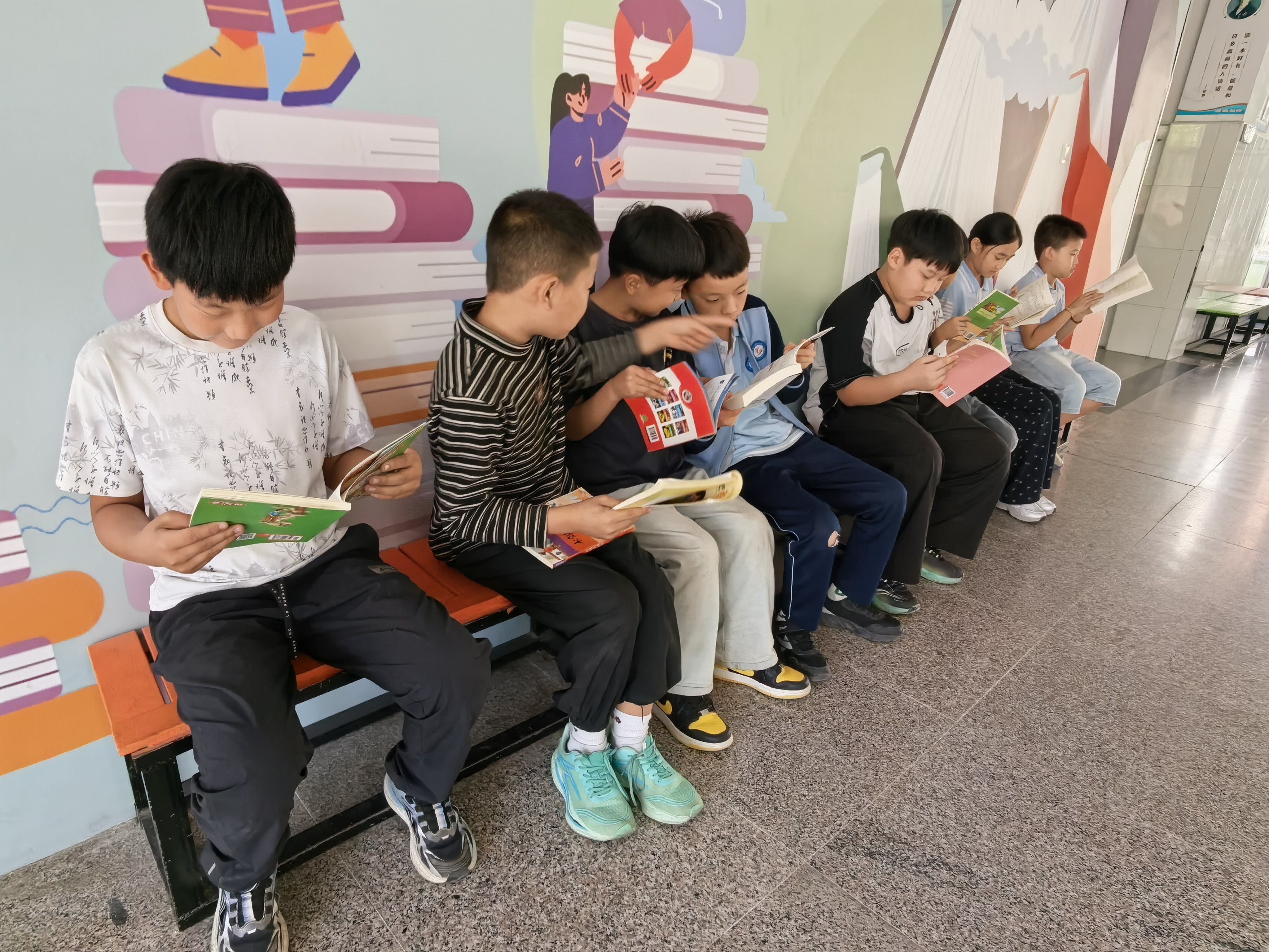 平邑县第二实验小学开展图书传赠活动(图2)