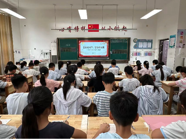 平邑县第四实验小学举办师生硬笔书法大赛(图3)