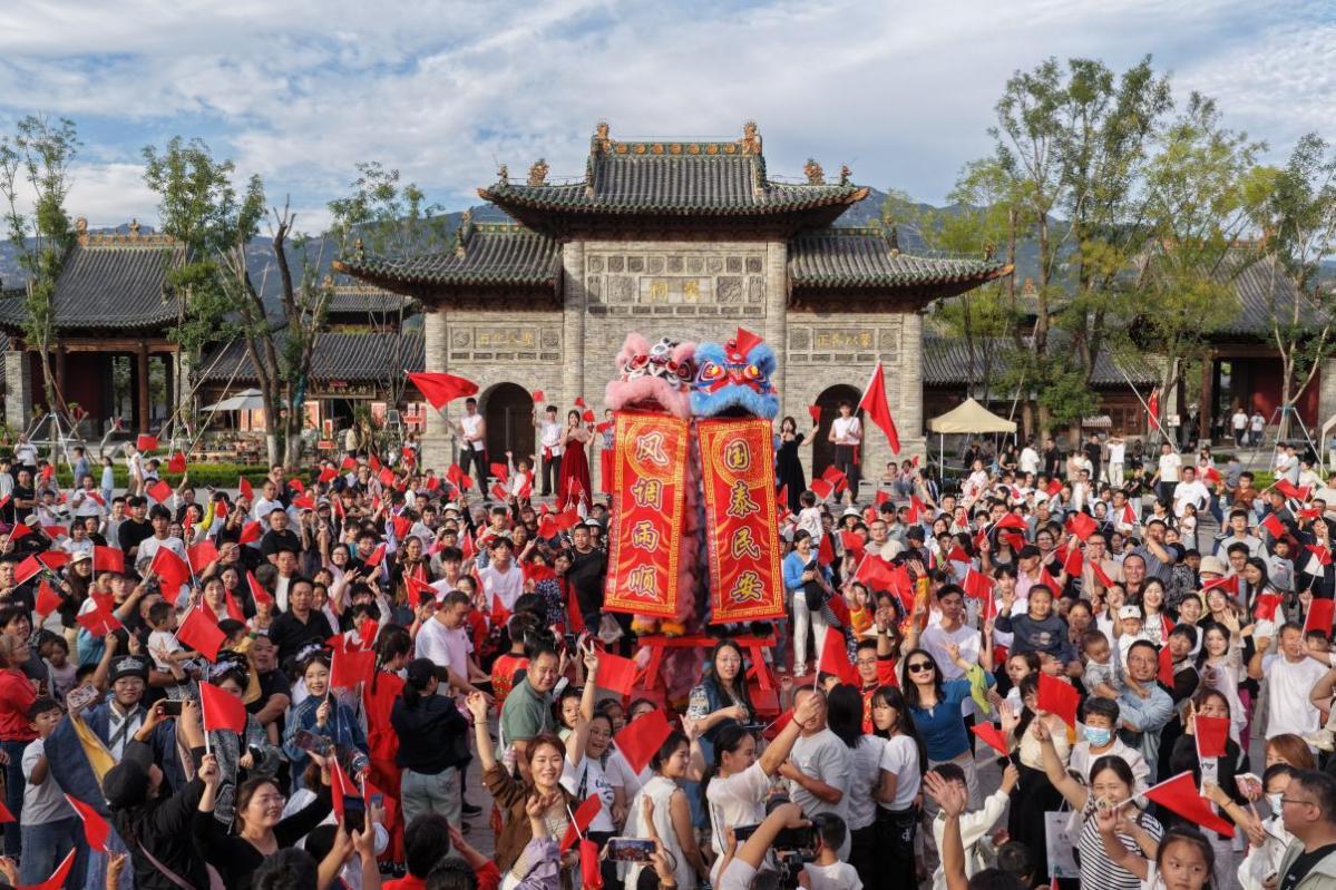 在烟火里“加戏” 在体验中升级丨蒙童胜境点亮文旅消费新图景(图3) 在烟火里“加戏” 在体验中升级丨蒙童胜境点亮文旅消费新图景(图3)