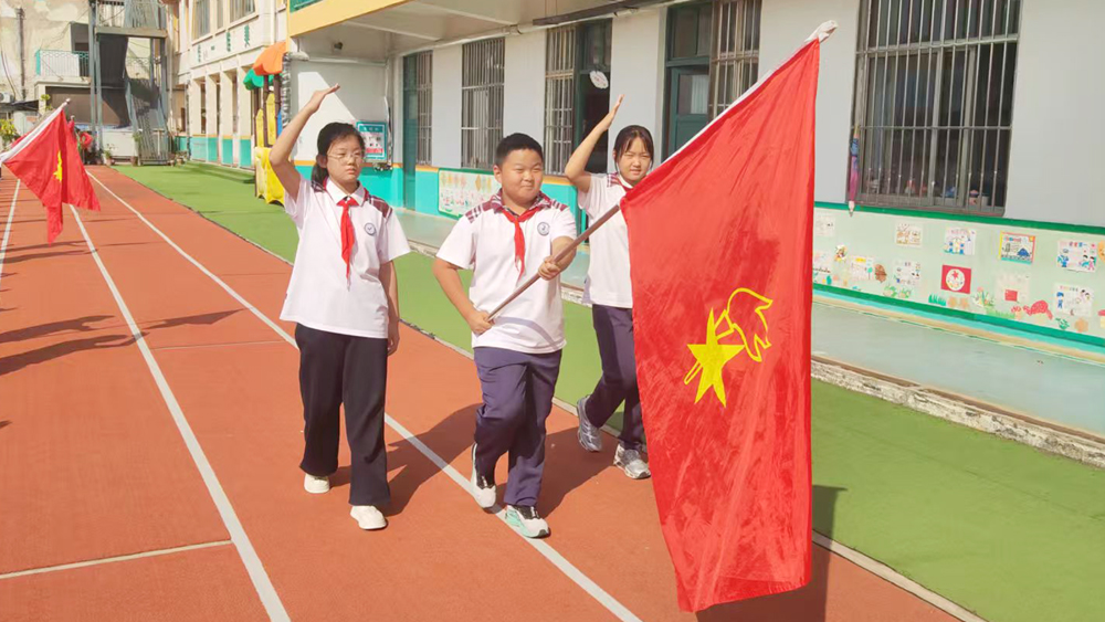 【山东平邑】实验小学文化路校区举行新队员入队仪式(图1)