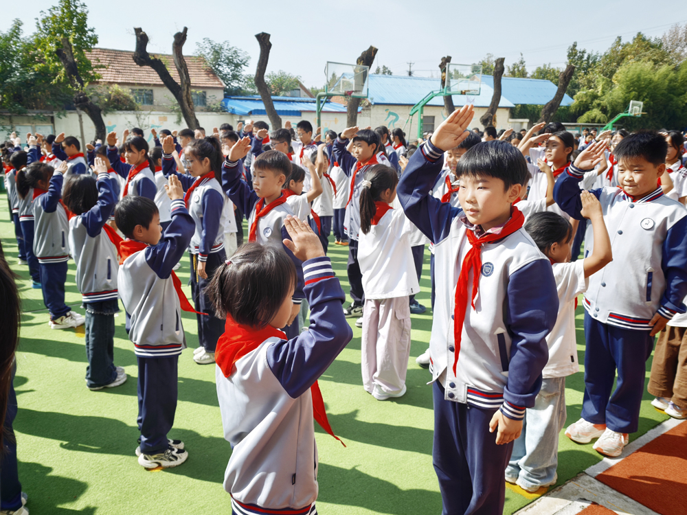 【山东平邑】实验小学文化路校区举行新队员入队仪式(图4)