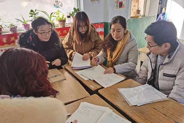 平邑兴蒙学校开展硬笔书法特色教研活动(图1)