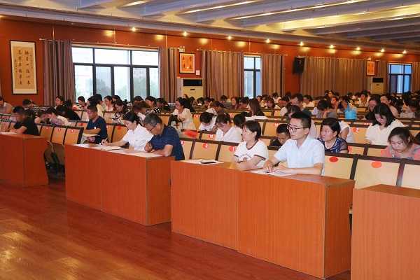 兴蒙学校召开“正师风 铸师魂”师德建设专题教育培训会(图3)