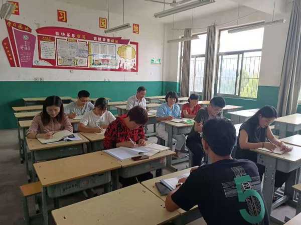 柏林中心小学举行秋季开学工作交流会(图1)