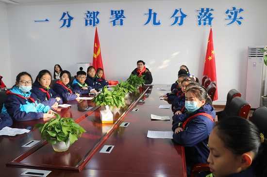 平邑兴蒙学校少先队举行大队委竞选活动(图1)
