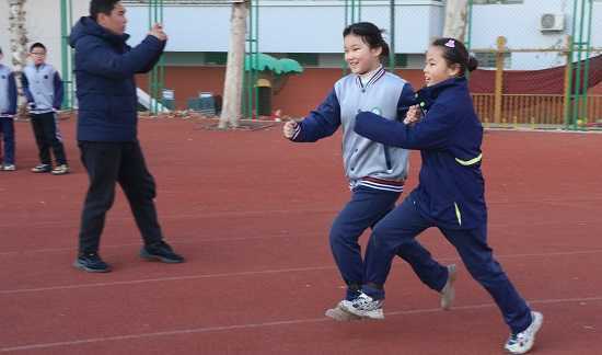 兴蒙学校举行“童心飞扬庆元旦”系列体育活动(图3)