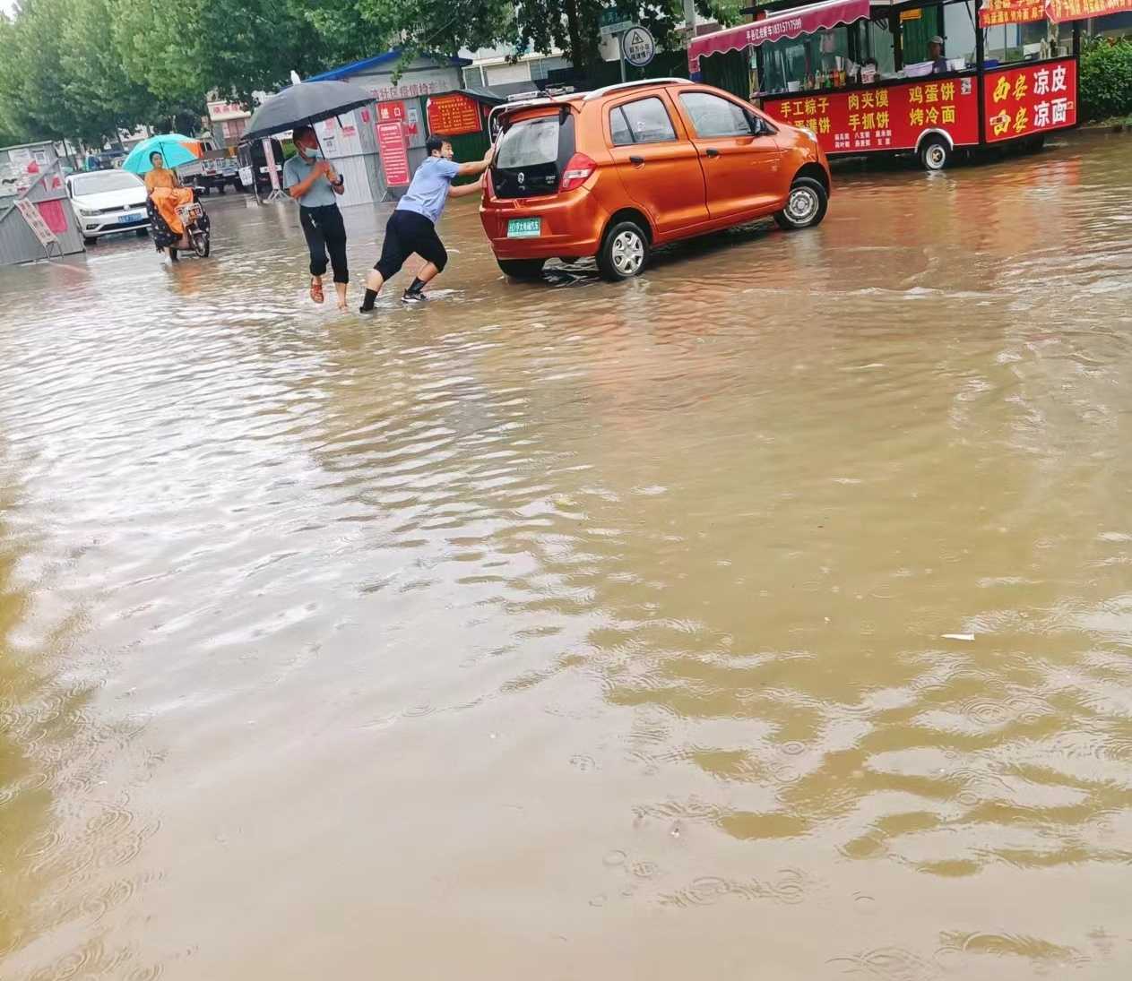 平邑街道：“汛”速出击、全力以赴防范强降雨(图4)