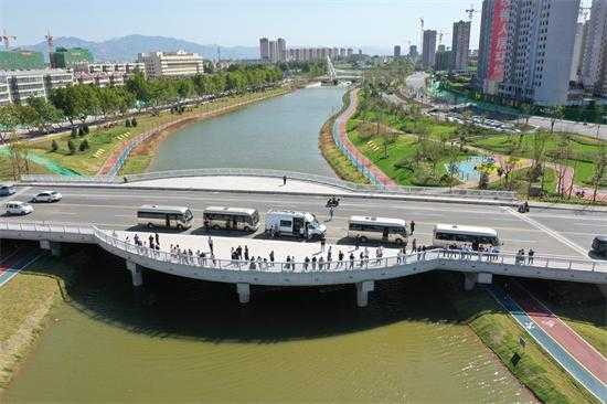 观摩学习再提升 凝心聚力促创建--平邑街道召开城市建设观摩会(图1)