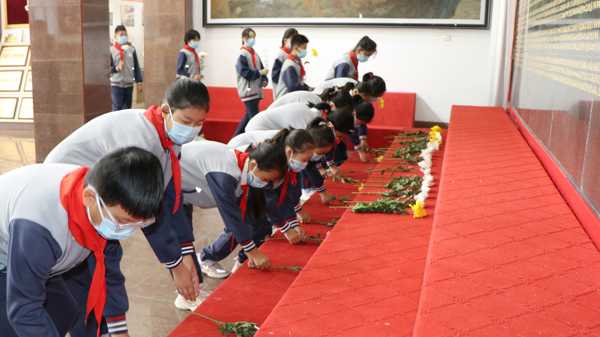 山东平邑：举行烈士纪念日公祭活动(图2)