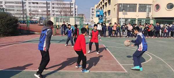 平邑兴蒙学校举办第四届“小杏仁杯”3V3篮球联赛(图3)