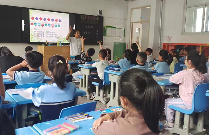 临沭县中山路小学数学组 举行青年教师展示课活动(图1)