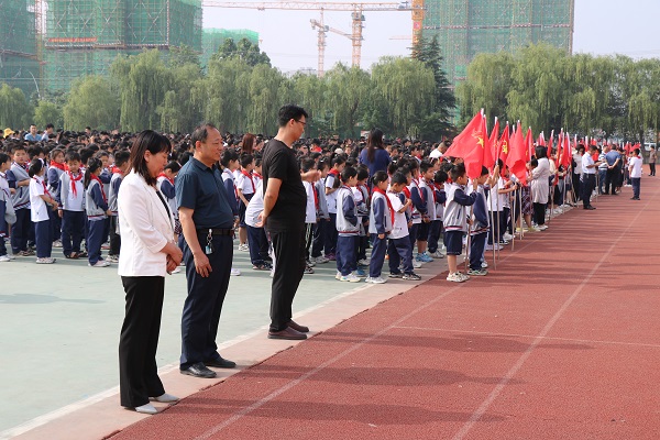 平邑兴蒙学校举行“十星少年、科技之星”颁奖表彰活动(图4)