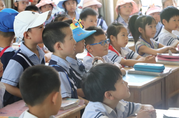 初探小学，感悟成长 ——平邑县第四实验小学幼小衔接活动(图3)