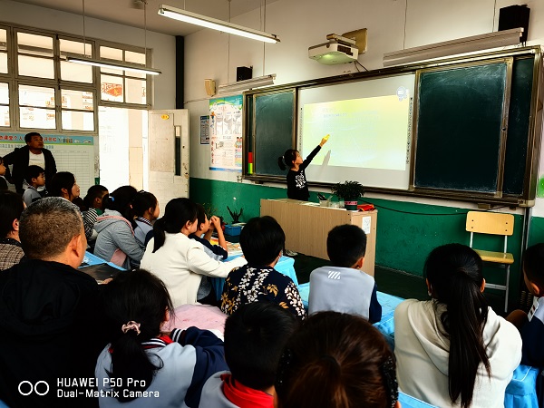 山东平邑兴蒙学校三年级开展“家校携手 共促成长”主题家长会(图2)