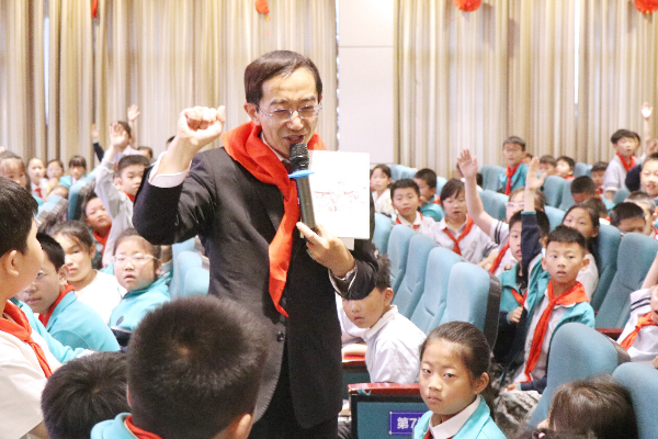 鲁冰花开 润色童年 ——著名儿童文学作家鲁冰走进平邑县第四实验小学(图3)