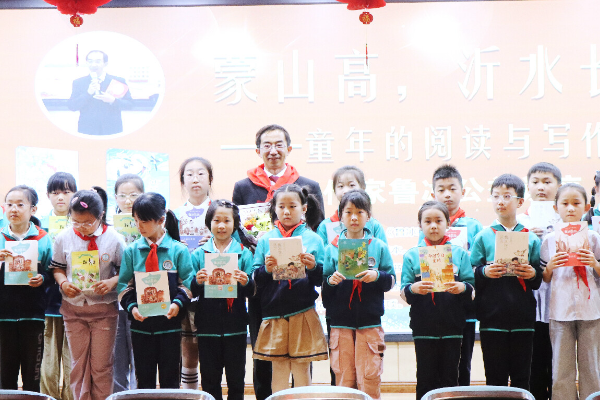 鲁冰花开 润色童年 ——著名儿童文学作家鲁冰走进平邑县第四实验小学(图4)