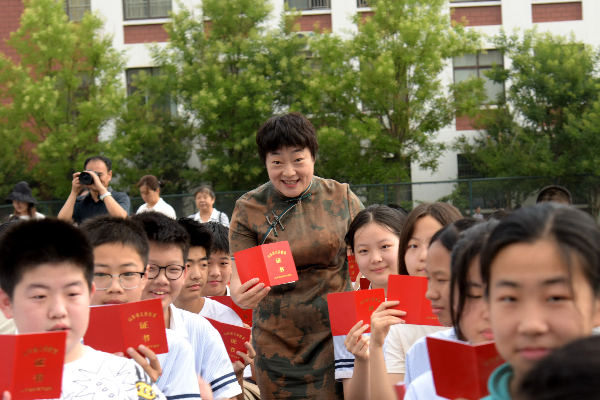 礼别“小”时光 逐梦“初”未来 ——平邑县第四实验小学举行2018级毕业典礼(图2)