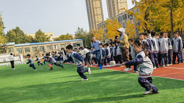 山东平邑：实验小学教育集团 举办“童筑梦想 幸福成长”趣味运动会(图5)