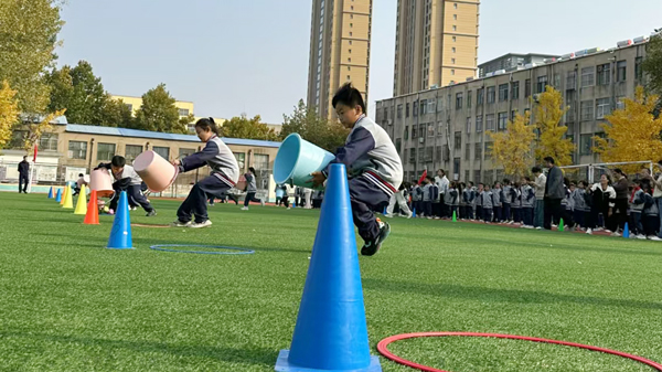 山东平邑：实验小学教育集团 举办“童筑梦想 幸福成长”趣味运动会(图1)