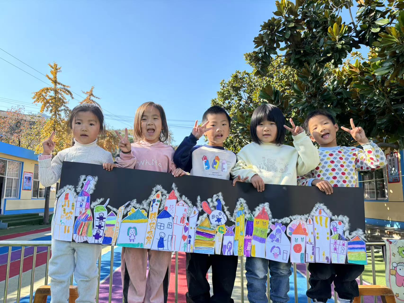 雪中的房子——地方镇闸口完小幼儿园冬季美术活动
