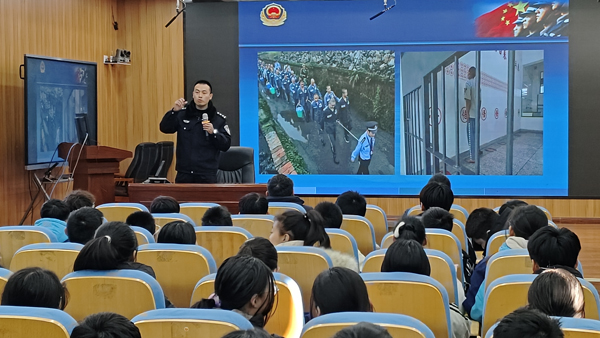 山东平邑：实验小学举行法制教育报告会(图2)